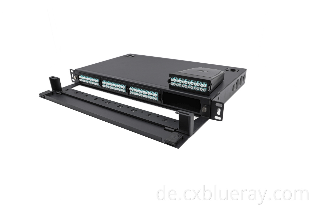 Drawer type patch panel